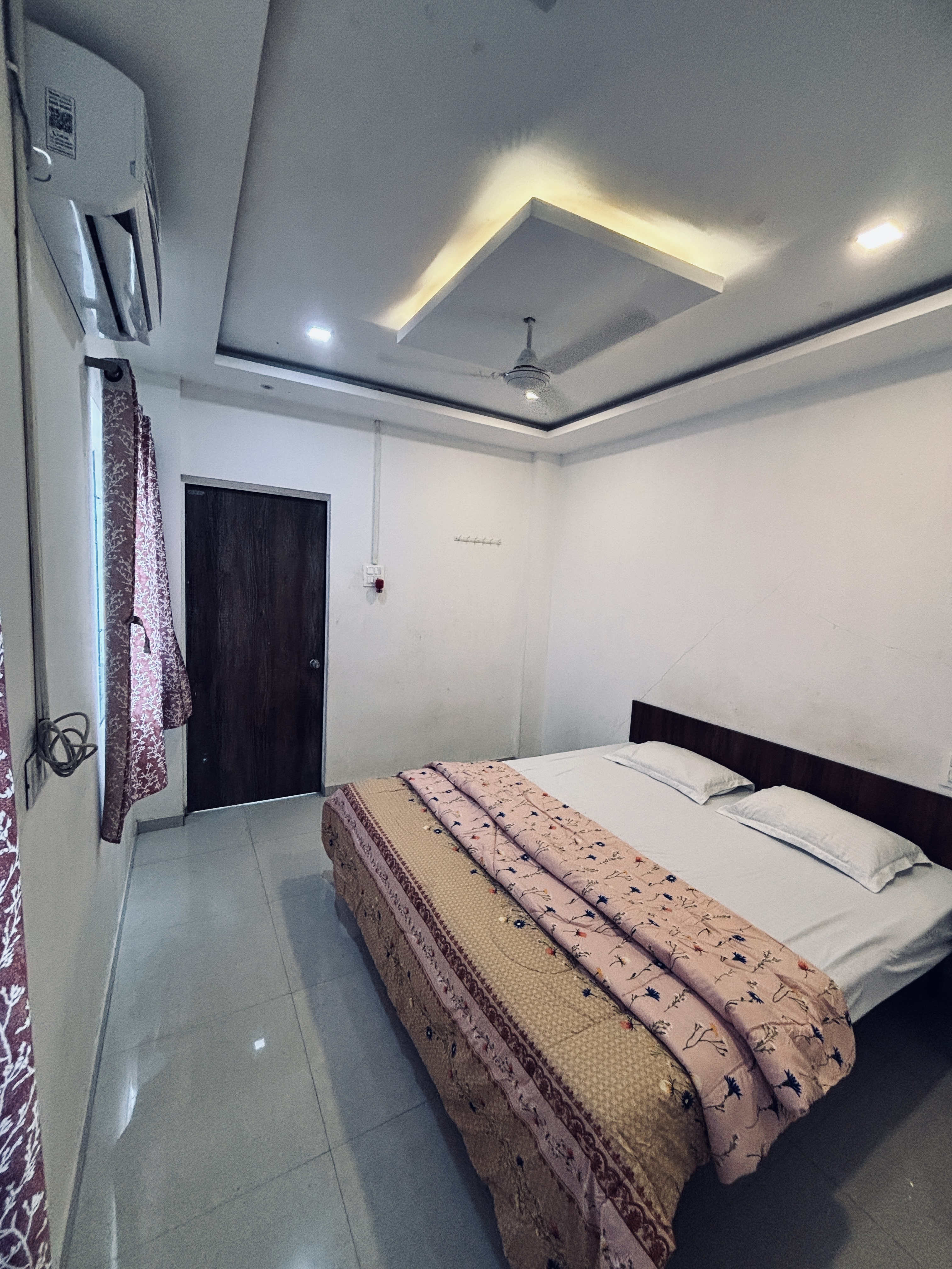 AC Room - Premium Comfort